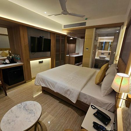 Hotel Golden Nest ターネー エクステリア 写真