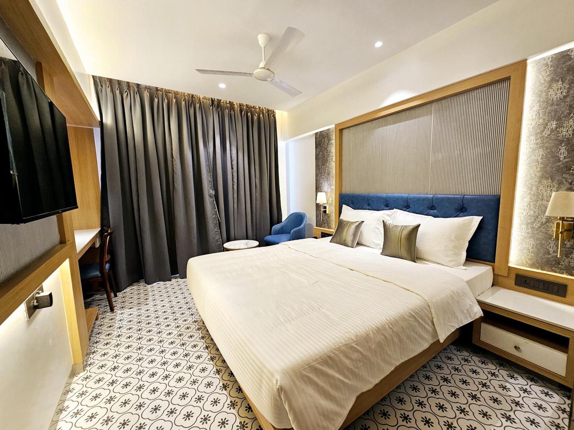 Hotel Golden Nest ターネー エクステリア 写真