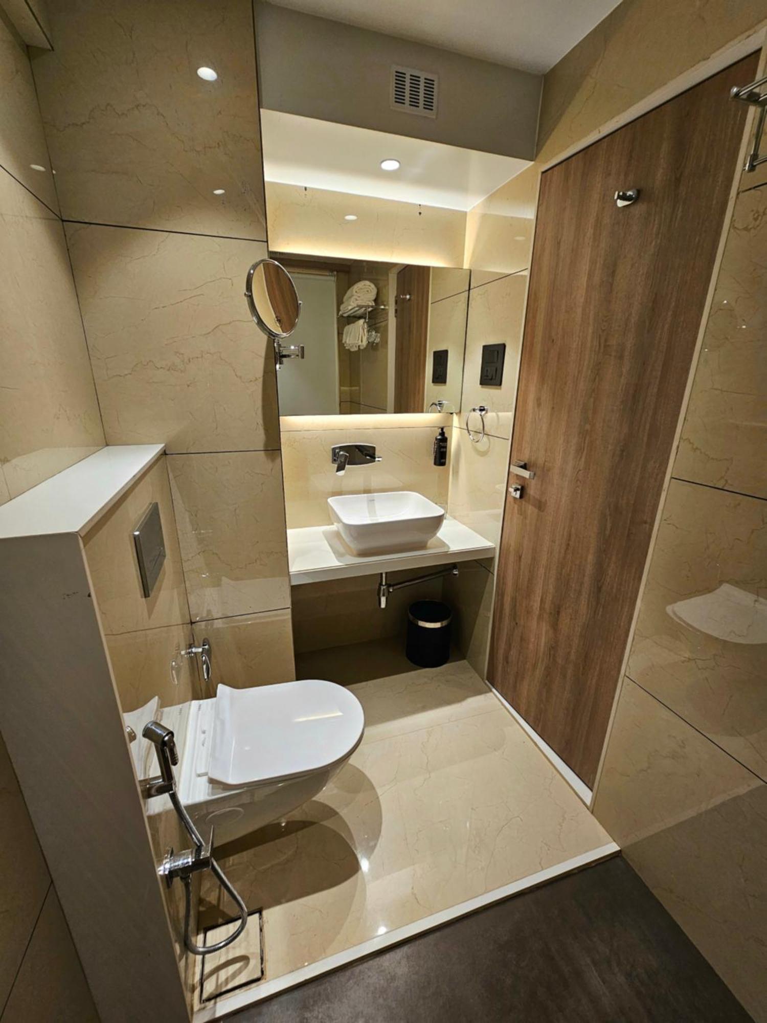 Hotel Golden Nest ターネー エクステリア 写真