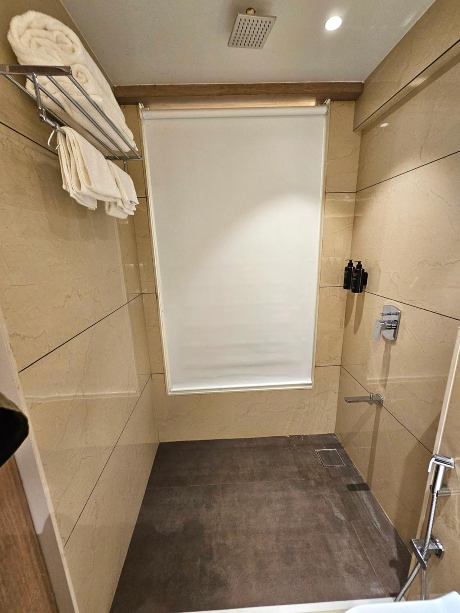Hotel Golden Nest ターネー エクステリア 写真